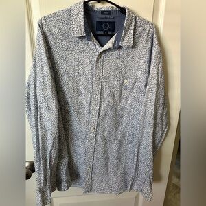 Men’s long sleeved dress shirt